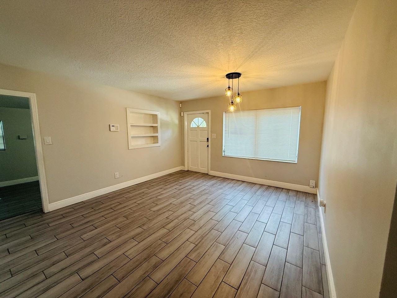 4203 E Yukon St - Photo 2 of 35