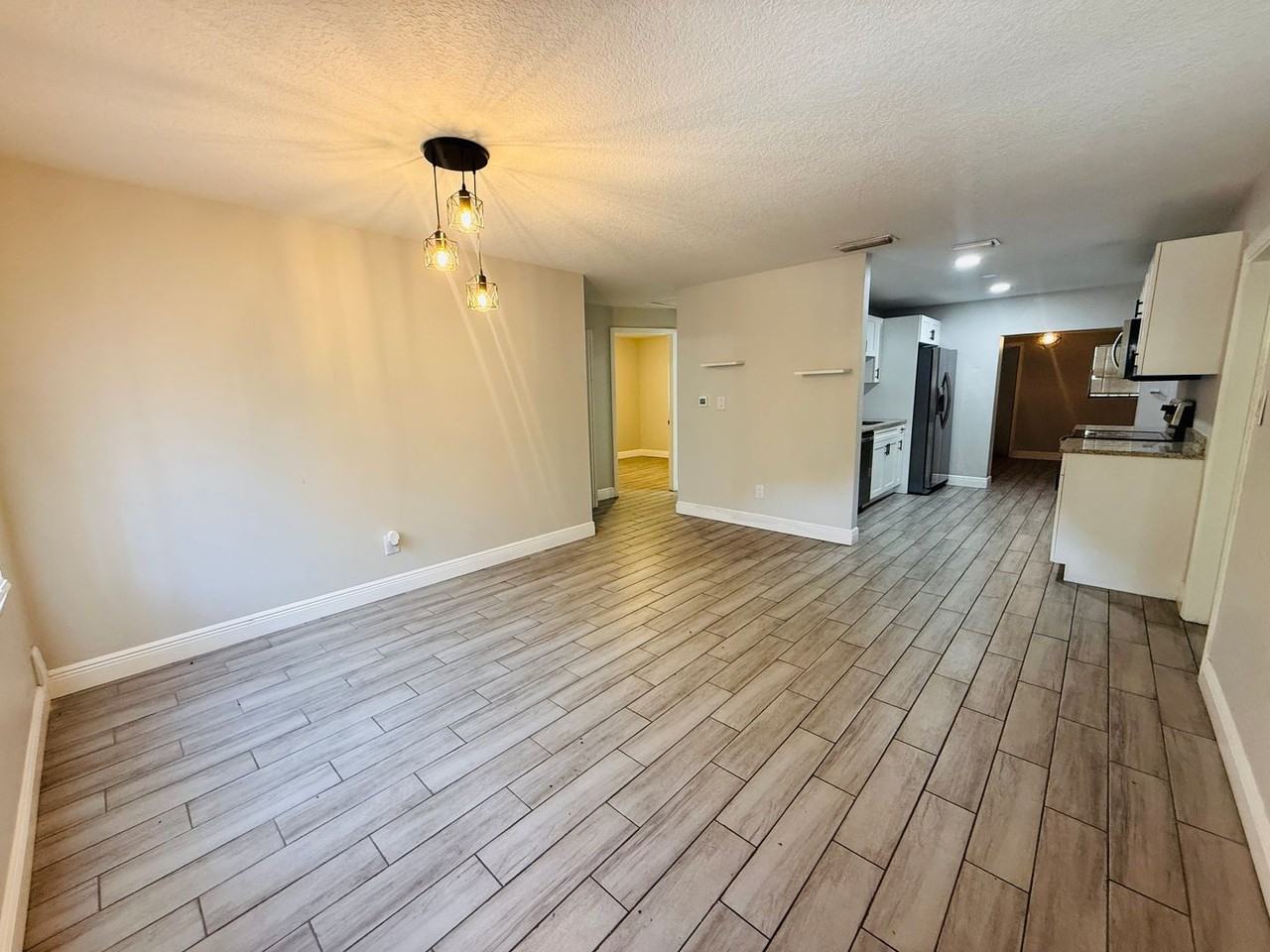 4203 E Yukon St - Photo 3 of 35