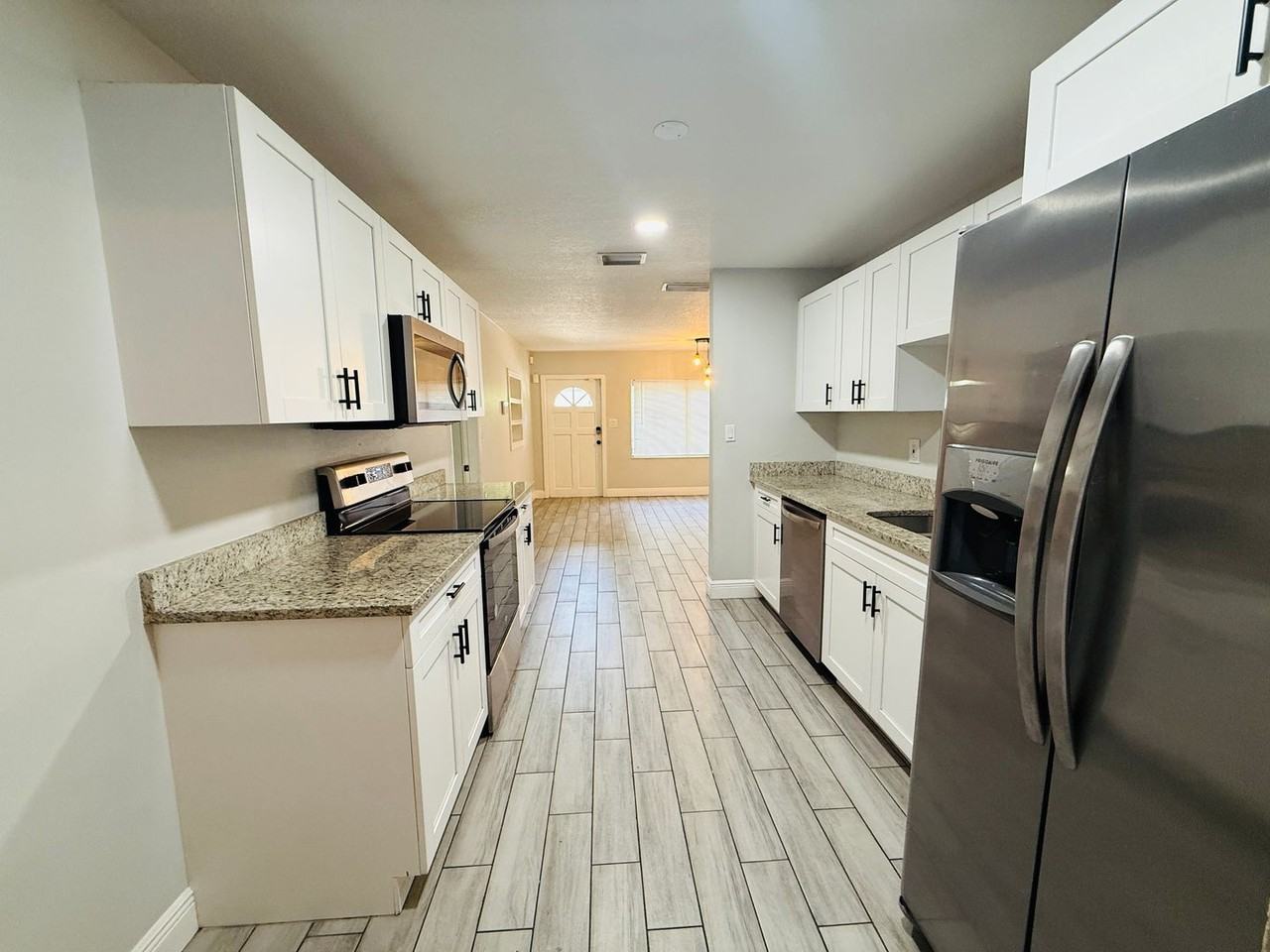 4203 E Yukon St - Photo 7 of 35