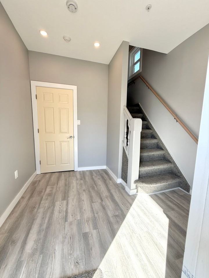 176 Smith Ave - Photo 2 of 26