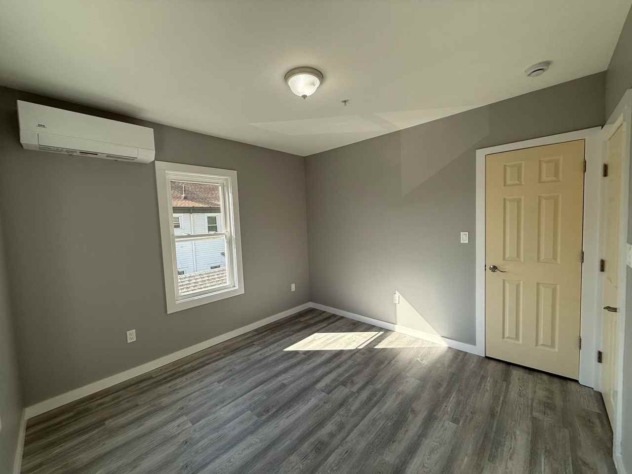 176 Smith Ave - Photo 6 of 26