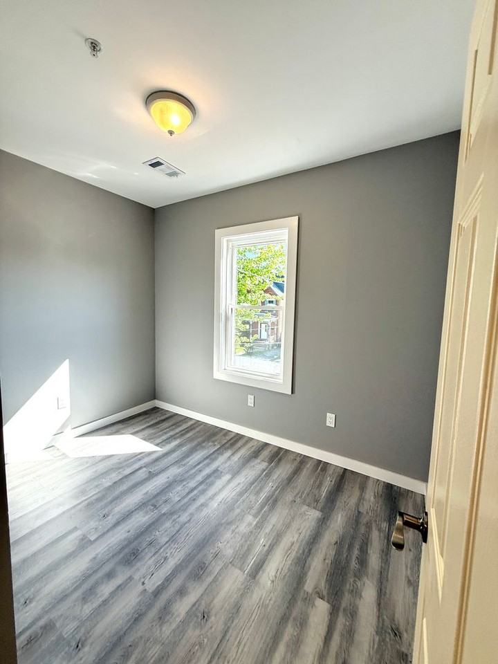 176 Smith Ave - Photo 7 of 26