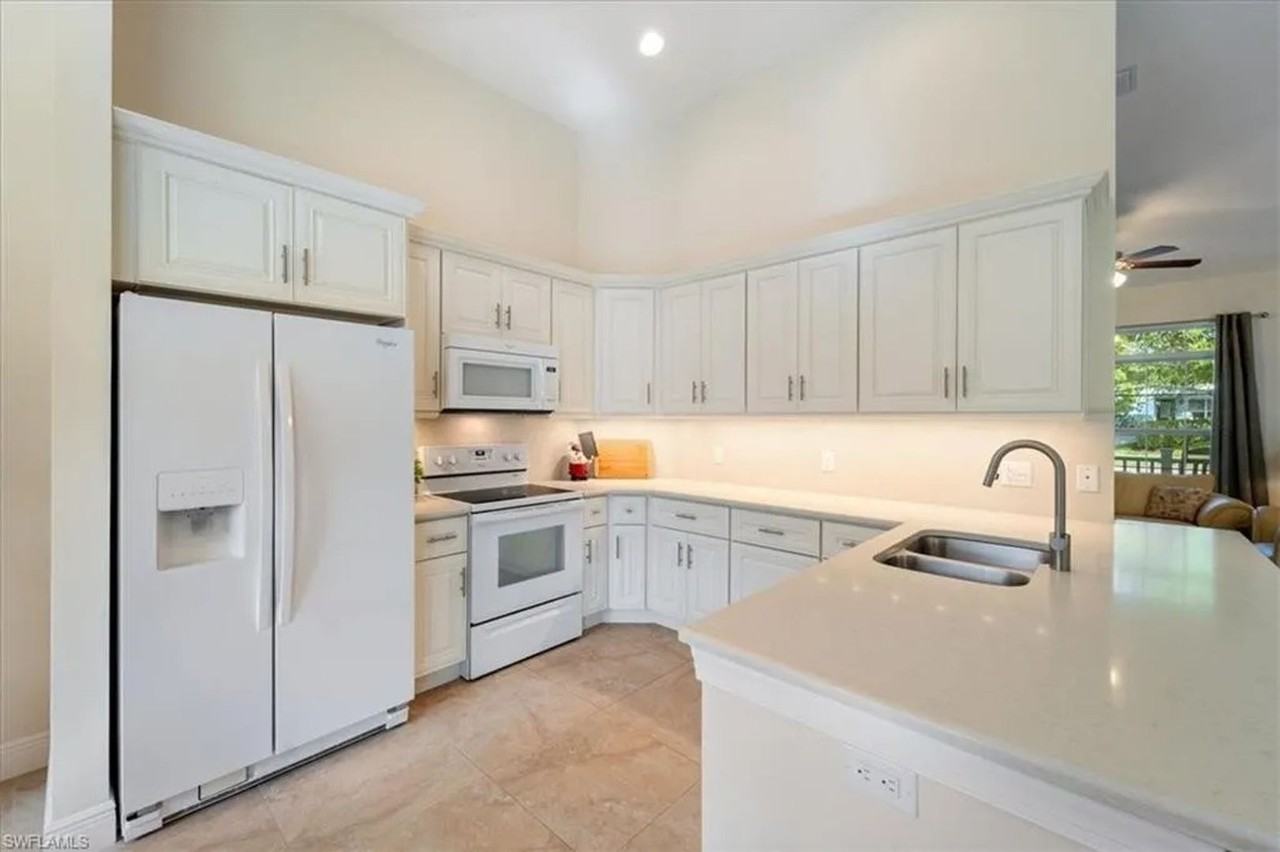 732 7th Ave N - Photo 3 of 38