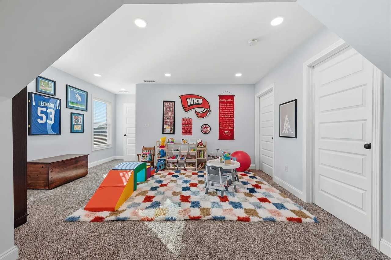 637 Boston Park Dr - Photo 3 of 15