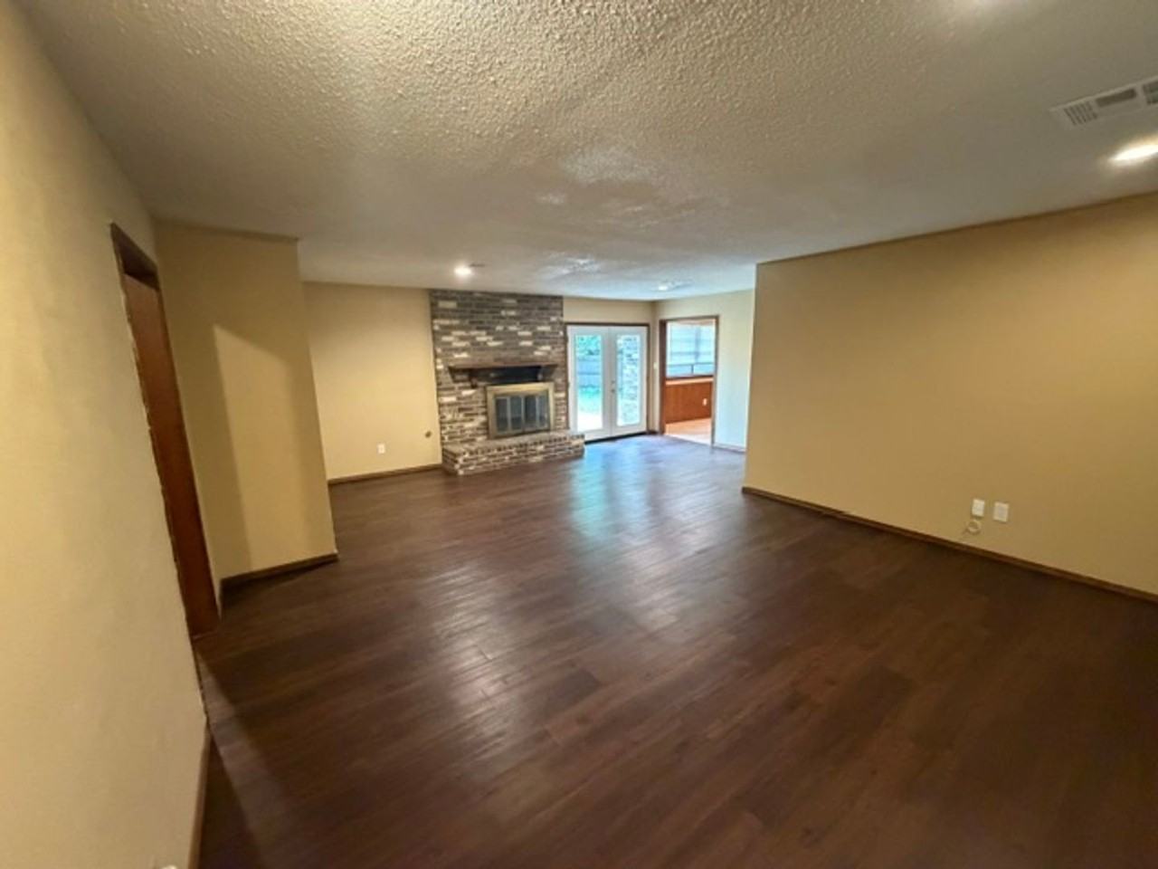 1918 Oakhill Dr - Photo 2 of 20