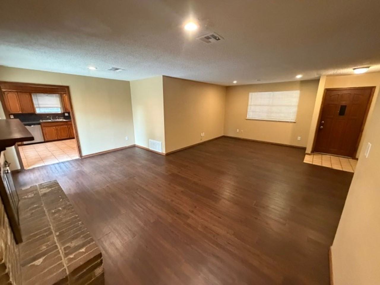 1918 Oakhill Dr - Photo 5 of 20