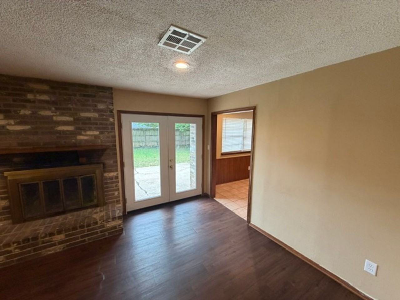 1918 Oakhill Dr - Photo 7 of 20