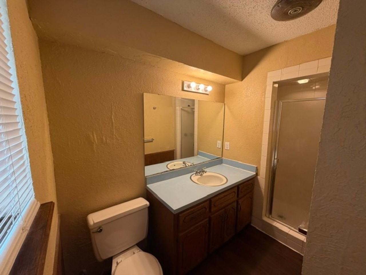 1918 Oakhill Dr - Photo 6 of 20