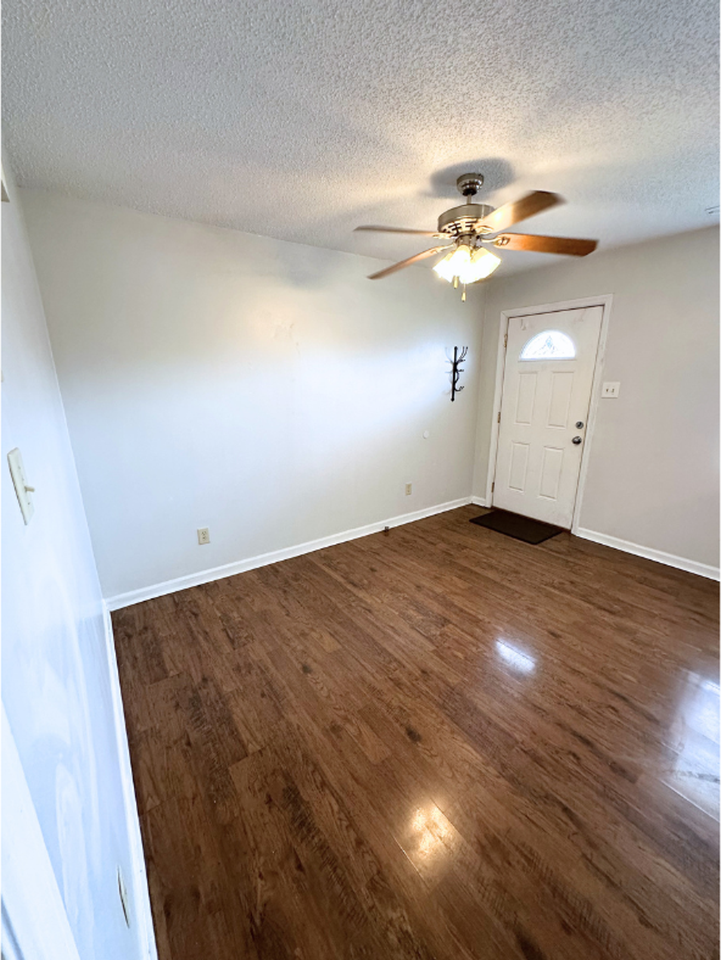 2018 Blythe Ave Se - Photo 7 of 18