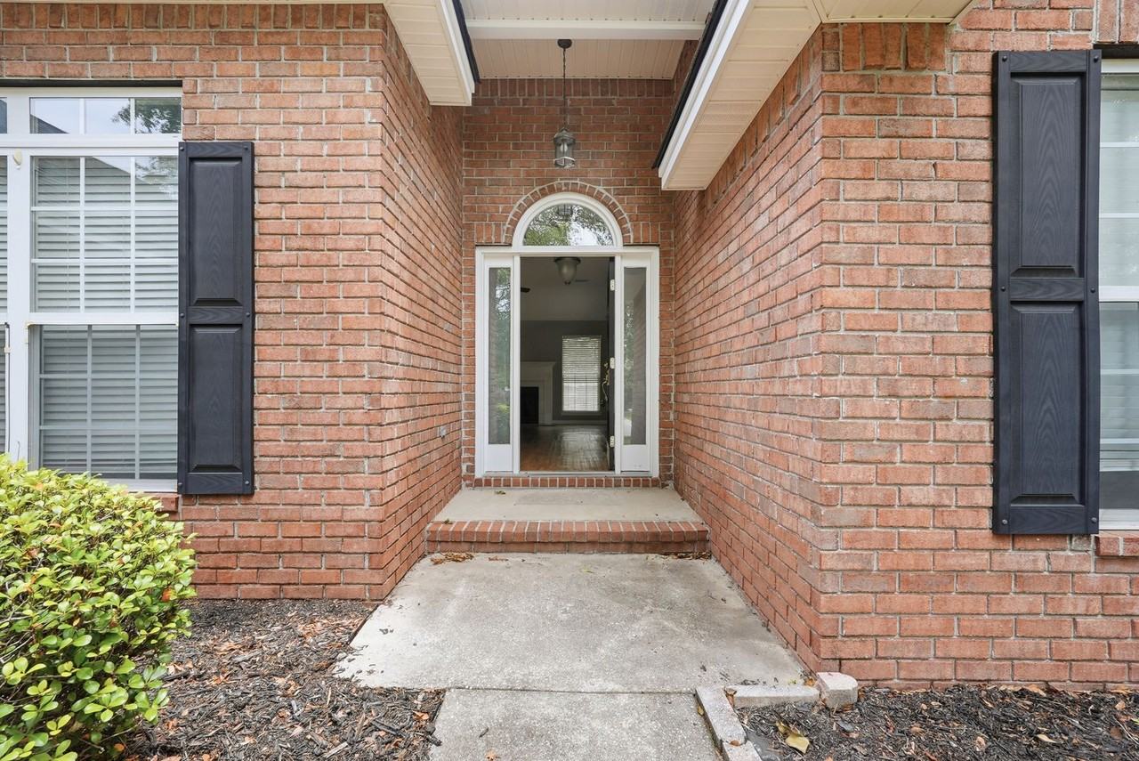124 Hall St - Photo 3 of 45