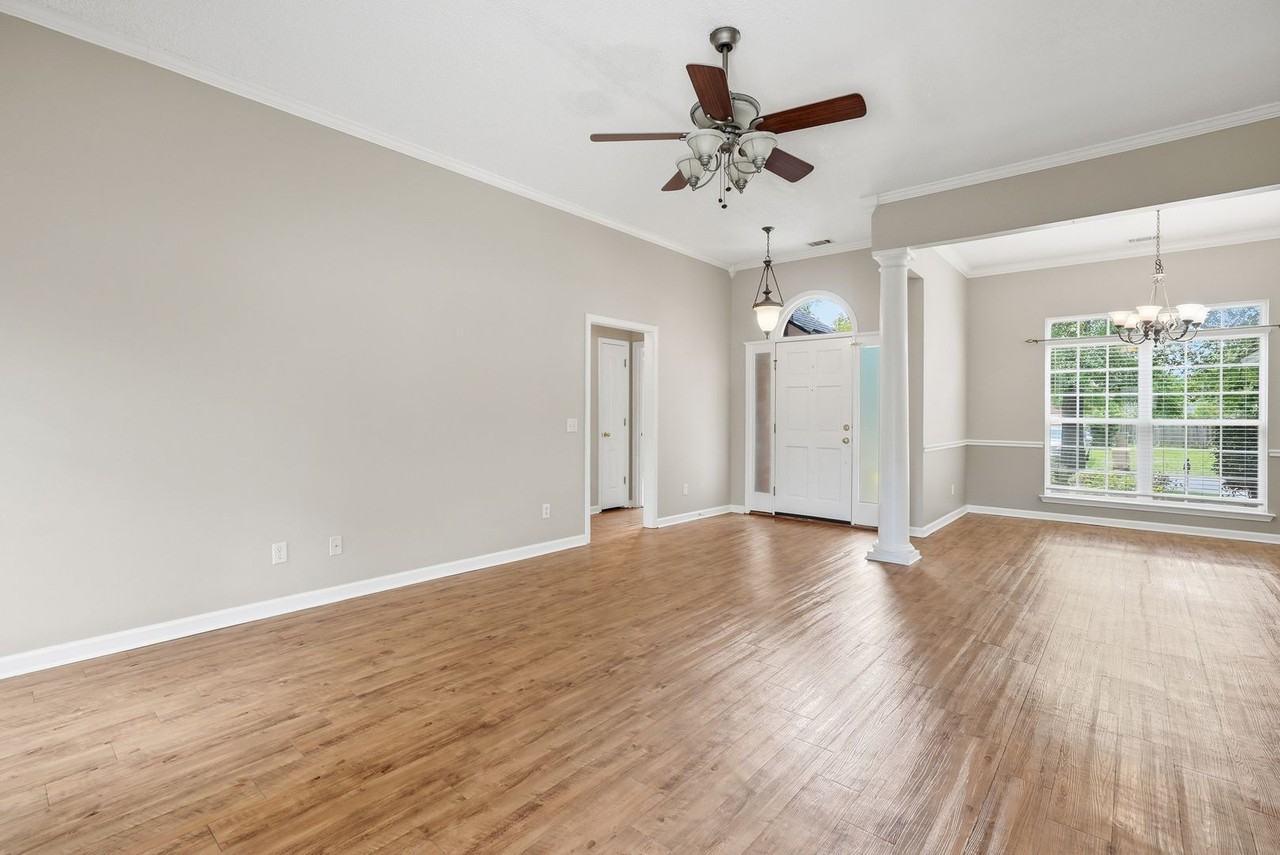 124 Hall St - Photo 6 of 45