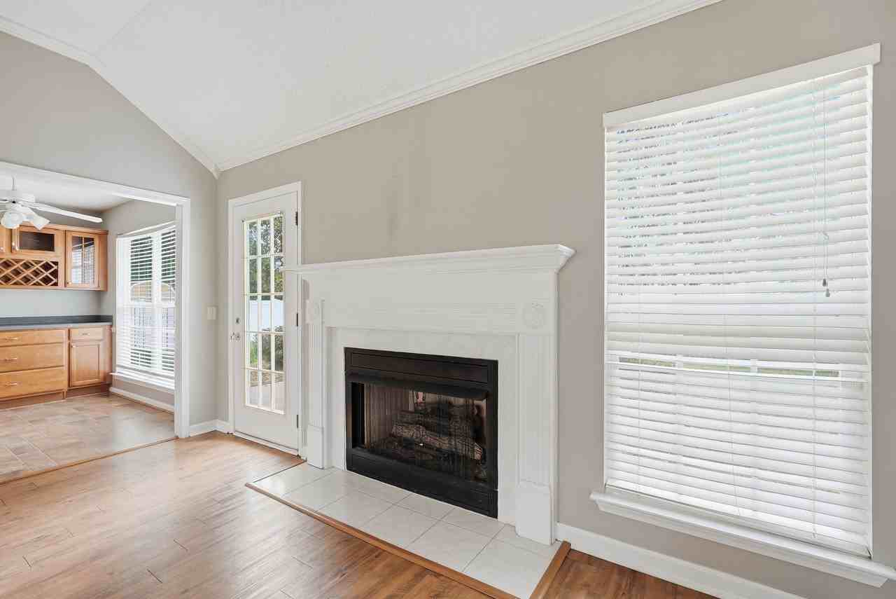 124 Hall St - Photo 7 of 45
