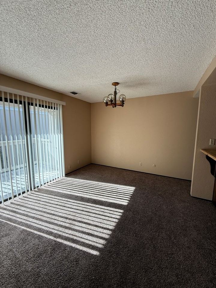731 Mikkelsen Dr - Photo 4 of 14