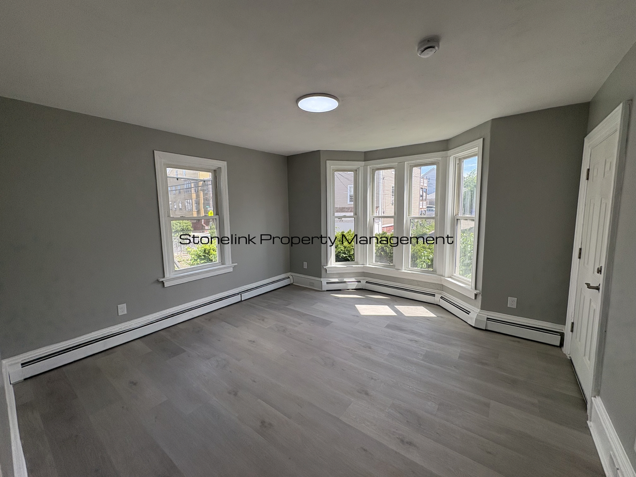 923 Branch Ave - Photo 4 of 10
