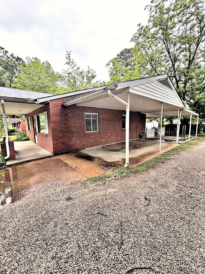 1006 Danville Rd Sw - Photo 3 of 16