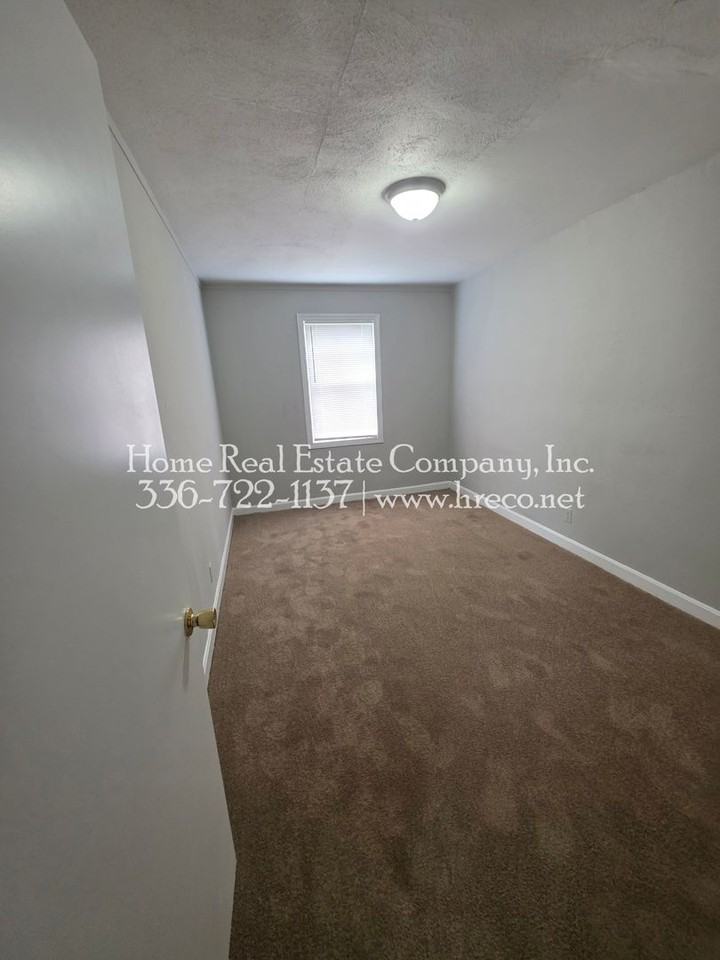 1340 Gray Ave #B - Photo 5 of 7