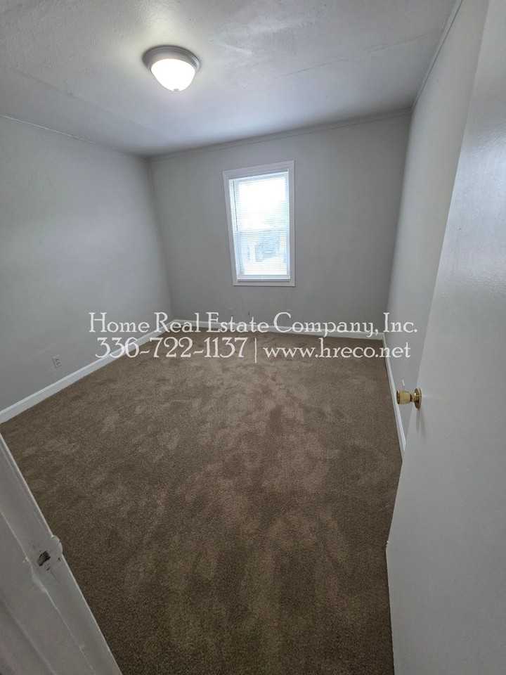 1340 Gray Ave #B - Photo 6 of 7