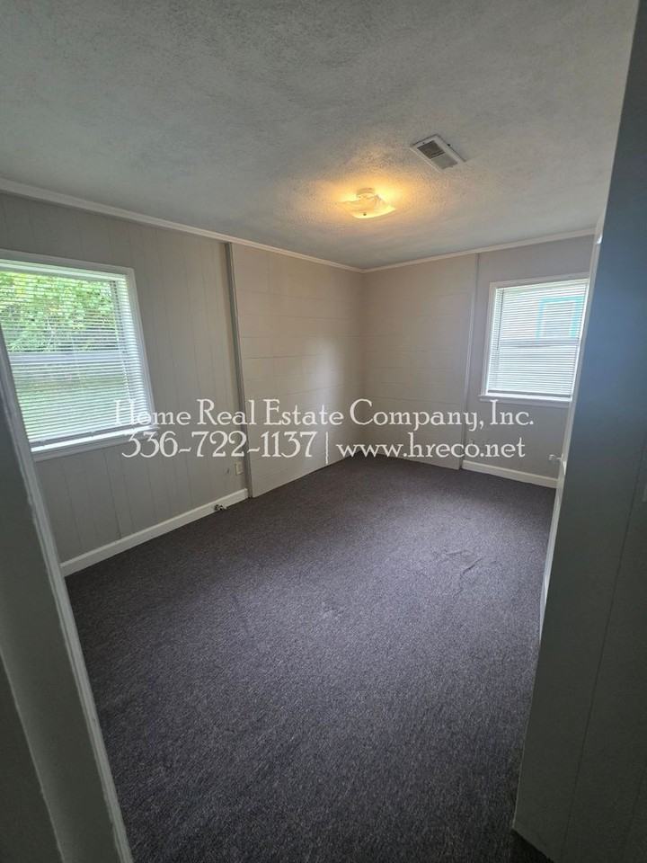 921 Taft St - Photo 7 of 8
