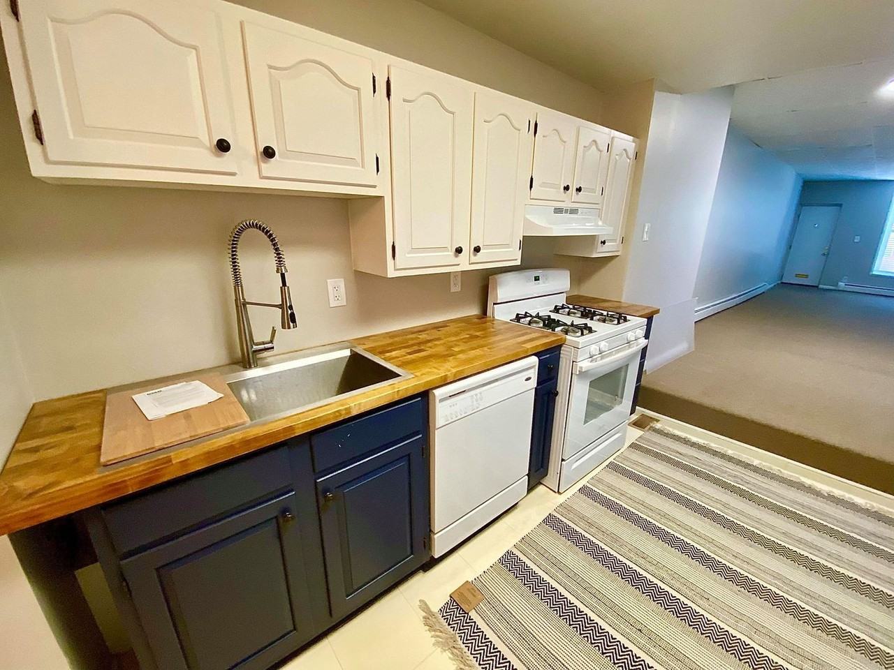 1309 Hull St - Photo 4 of 17