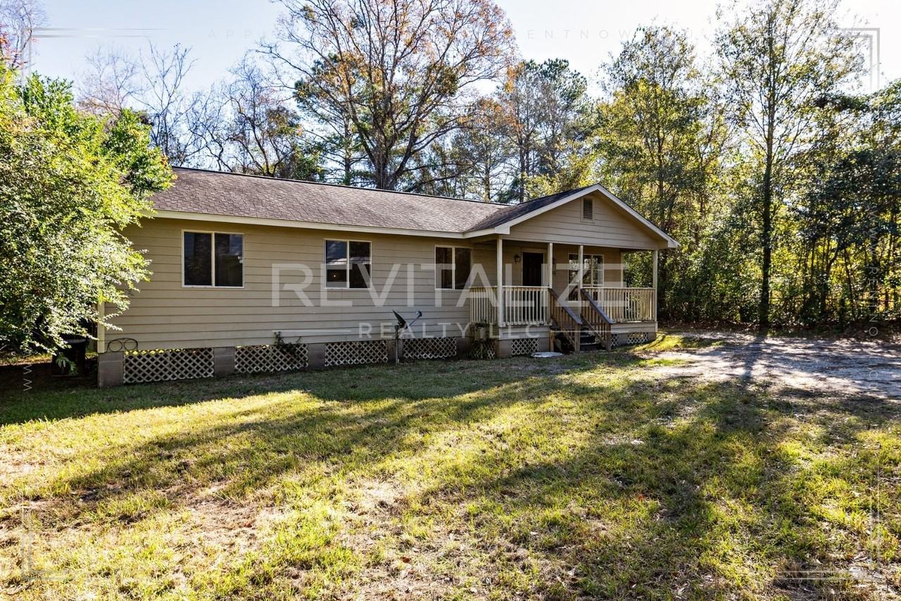 1746 Cody Rd N - Photo 4 of 36
