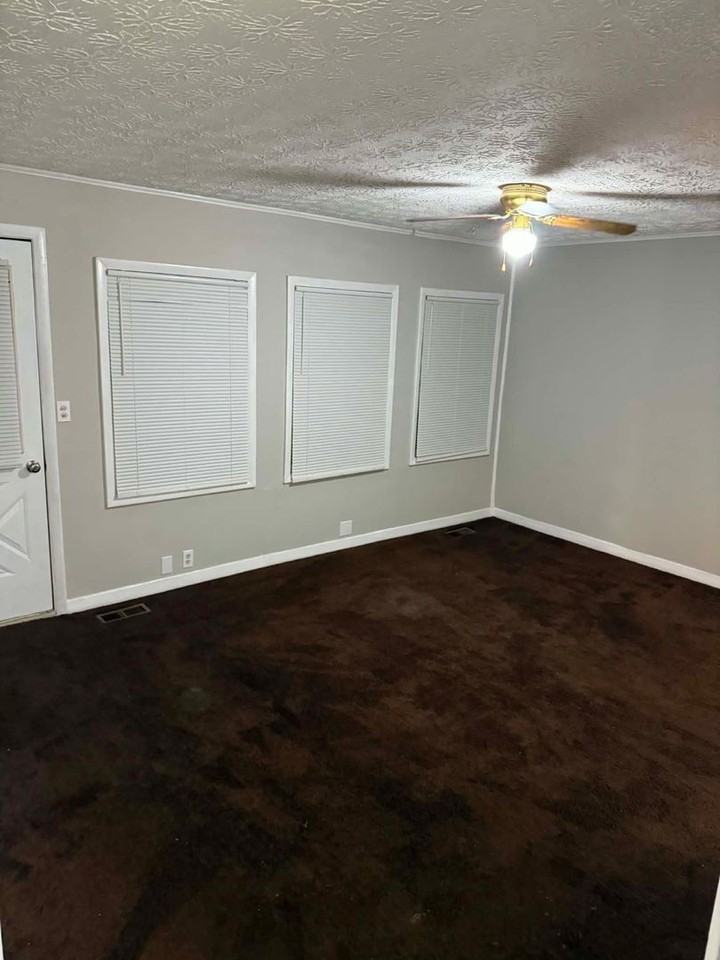166 Latimer Rd - Photo 4 of 11