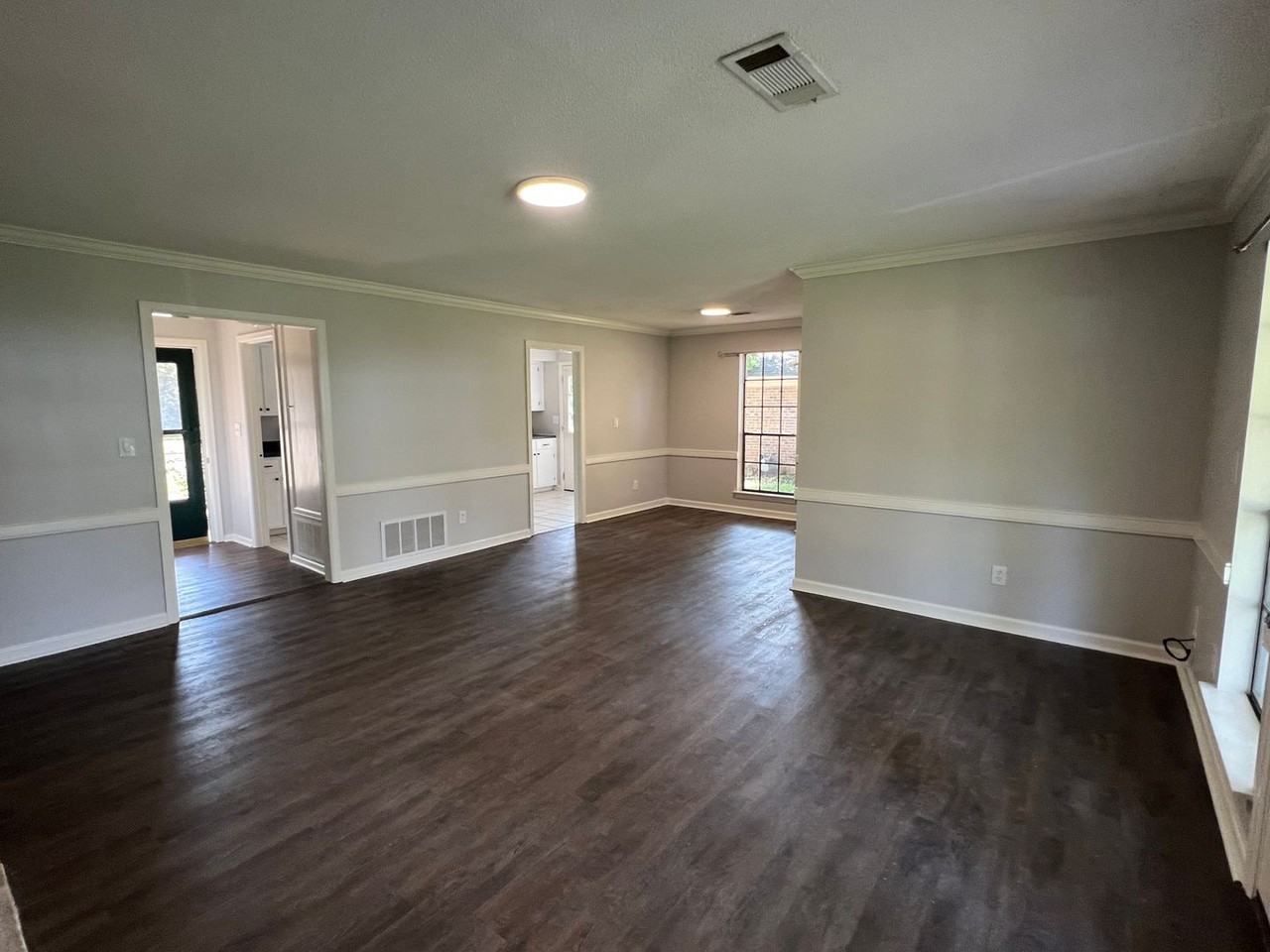 3233 Hillcrest Ln - Photo 3 of 18