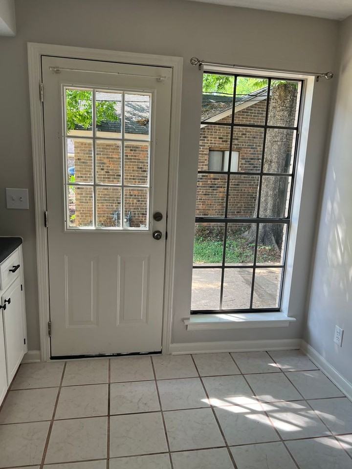 3233 Hillcrest Ln - Photo 5 of 18