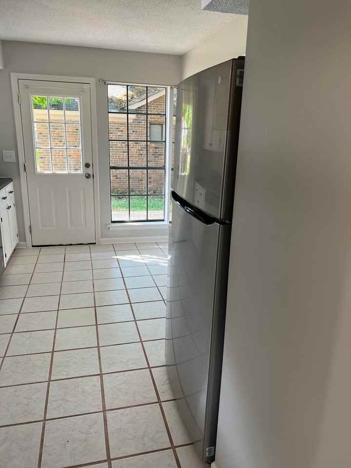 3233 Hillcrest Ln - Photo 6 of 18
