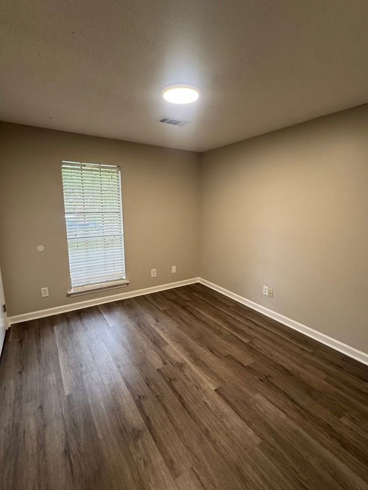 3233 Hillcrest Ln - Photo 7 of 18