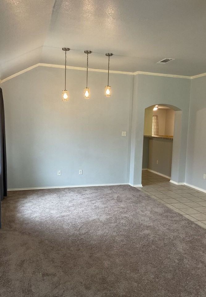 4507 Twin Oaks Cir - Photo 4 of 31