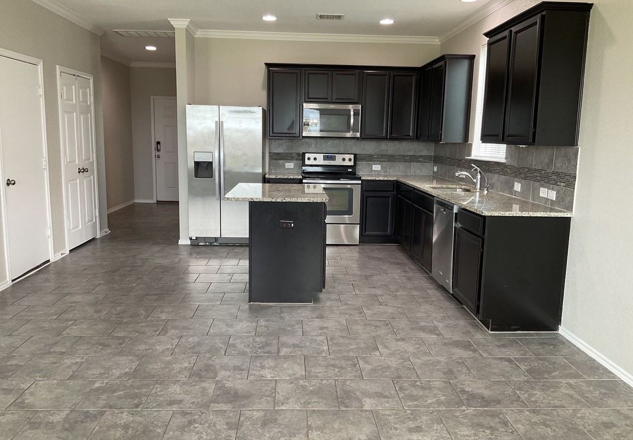 3205 Shawlands Rd - Photo 6 of 42