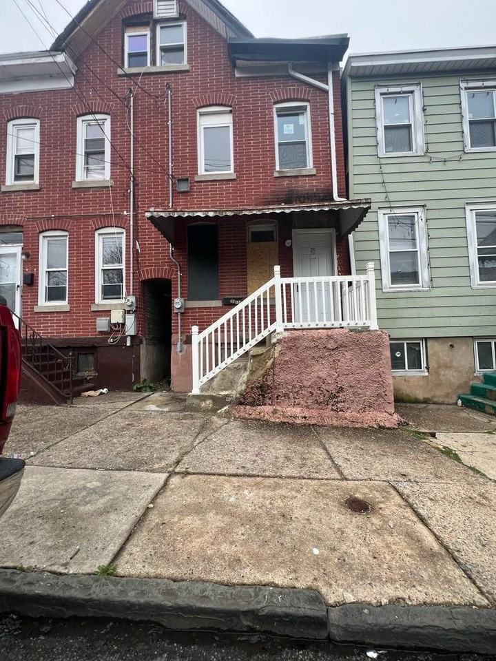 134 Old Rose St - Photo 2 of 20