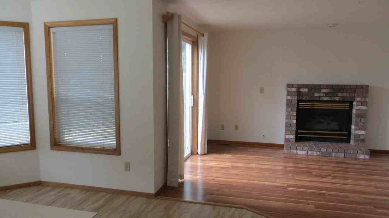 996 Ne Angelee Pl - Photo 7 of 10