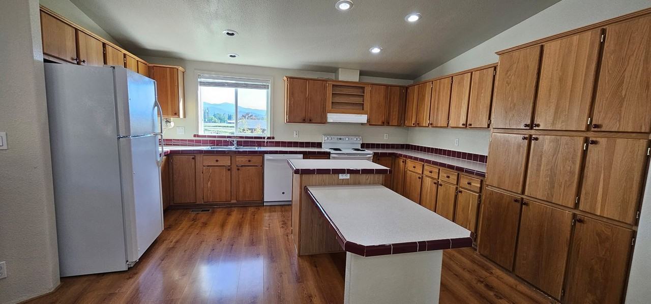 3312 Upper River Rd - Photo 7 of 30