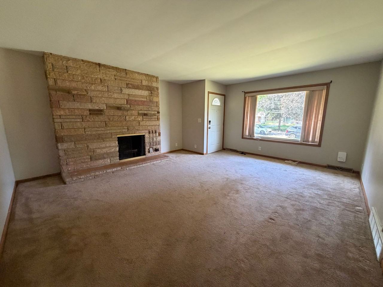 3454 Brooklyn Ave Se - Photo 2 of 11