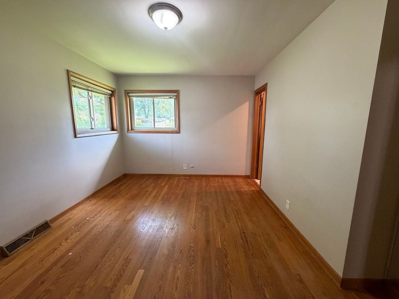 3454 Brooklyn Ave Se - Photo 4 of 11