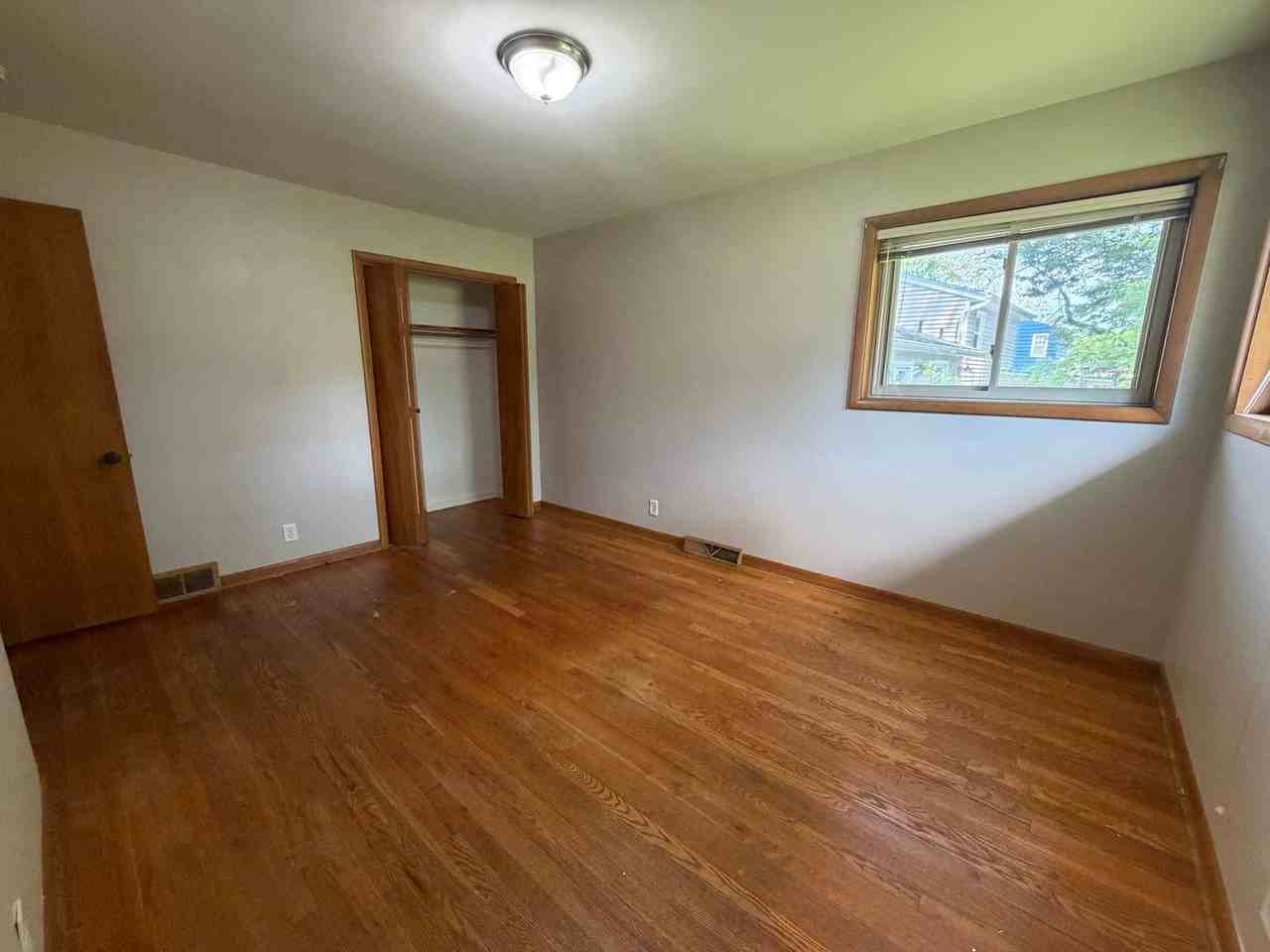 3454 Brooklyn Ave Se - Photo 5 of 11