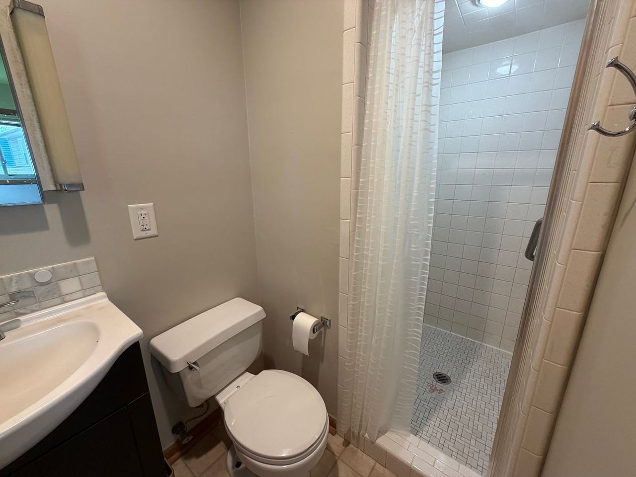 3454 Brooklyn Ave Se - Photo 6 of 11