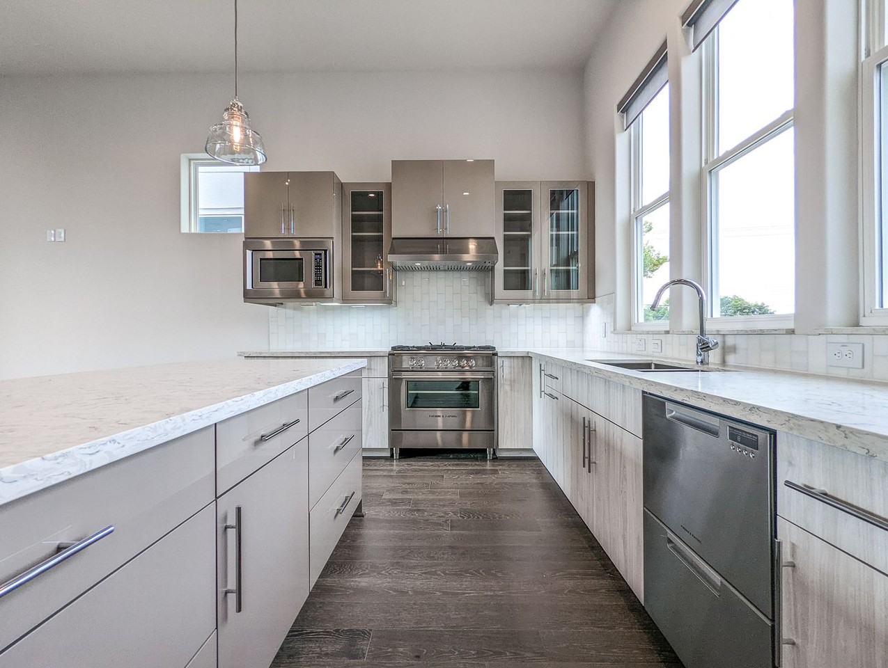 2414 Canal St #E - Photo 2 of 35