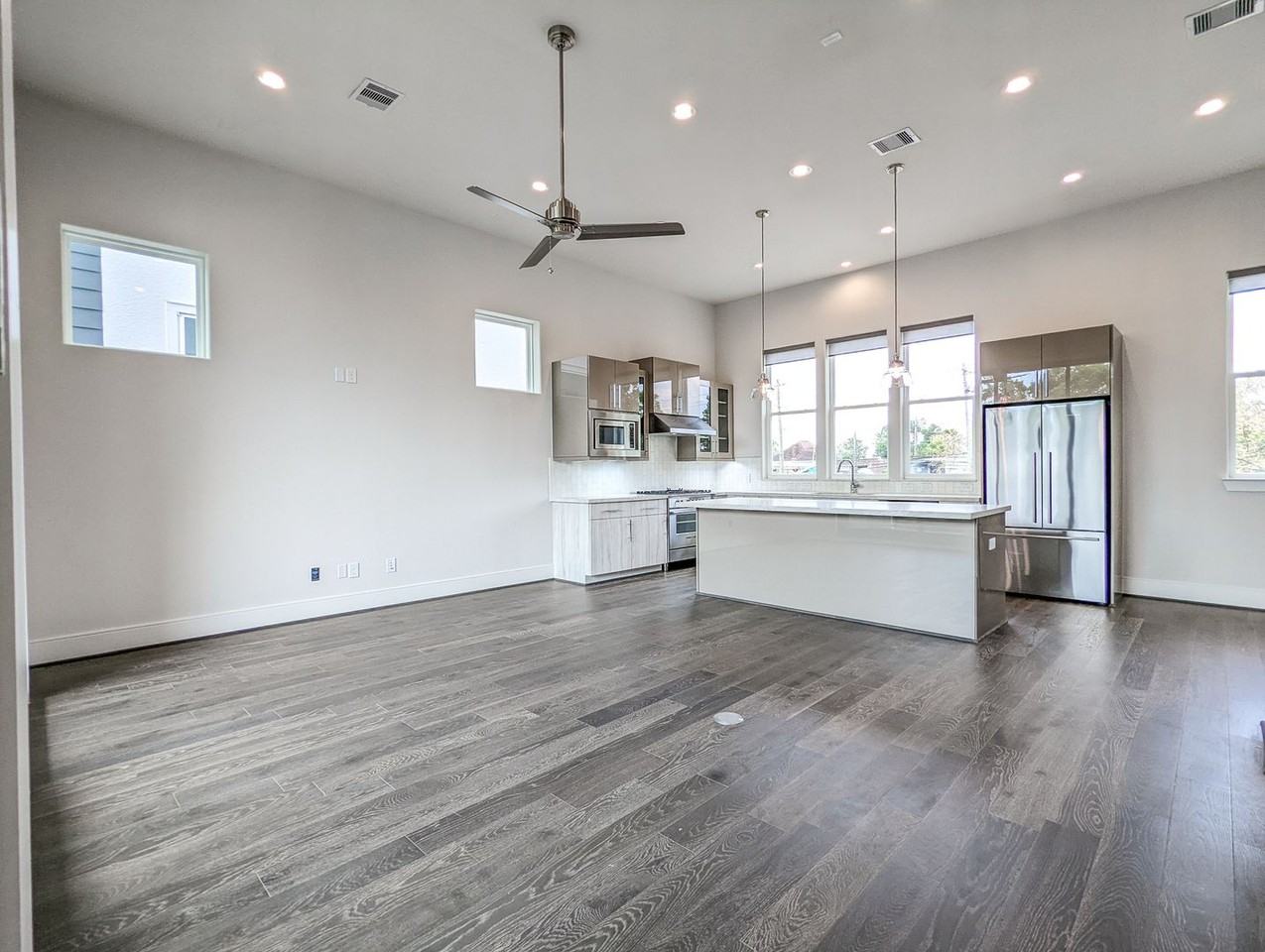 2414 Canal St #E - Photo 5 of 35