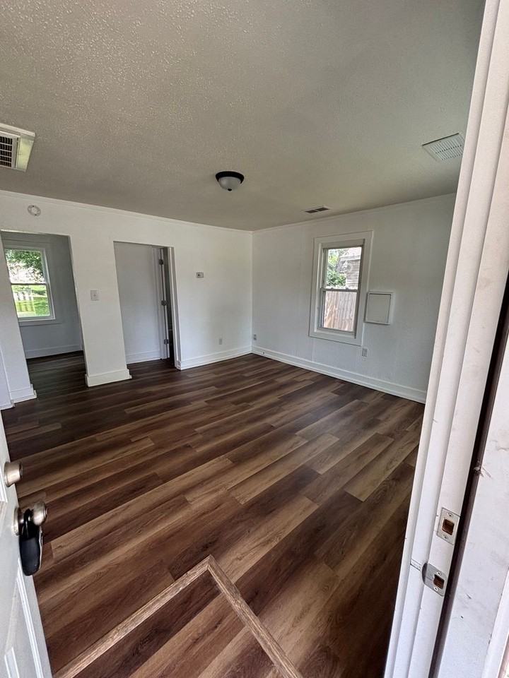 1531 W Webster St - Photo 2 of 13