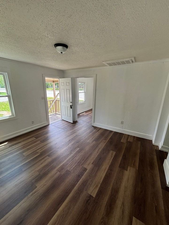 1531 W Webster St - Photo 3 of 13