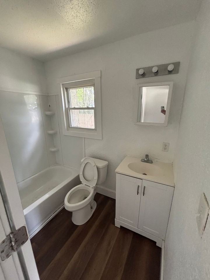1531 W Webster St - Photo 4 of 13