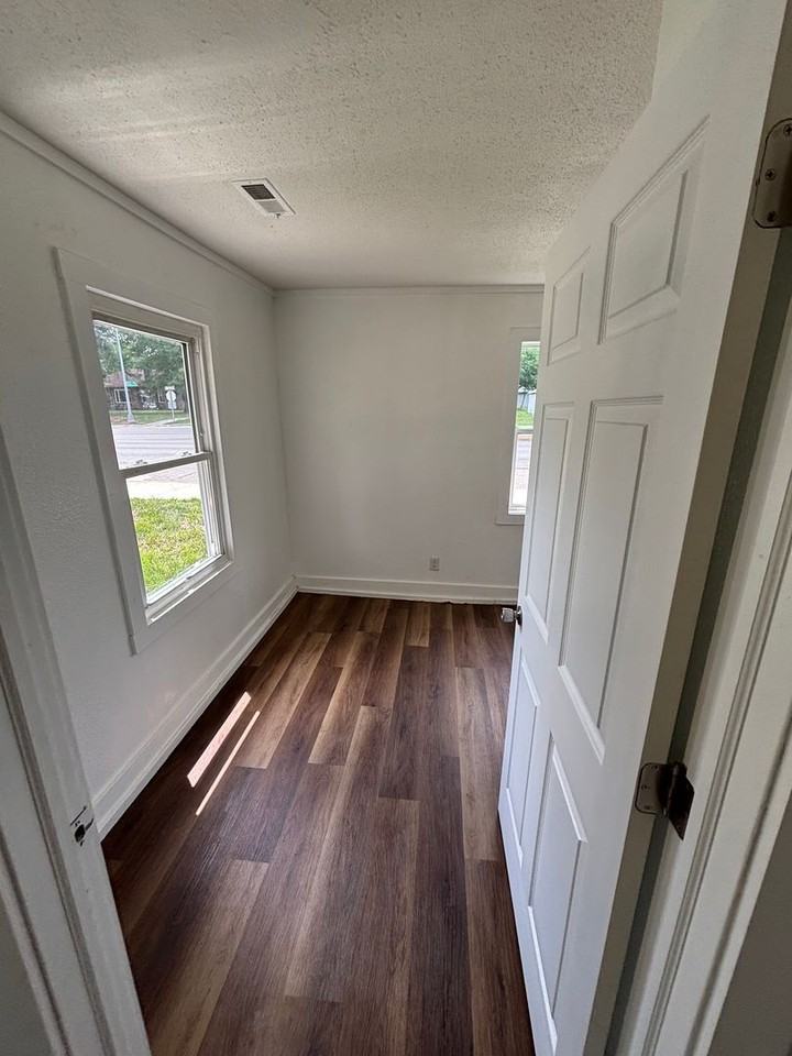 1531 W Webster St - Photo 6 of 13