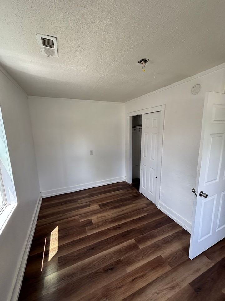 1531 W Webster St - Photo 7 of 13