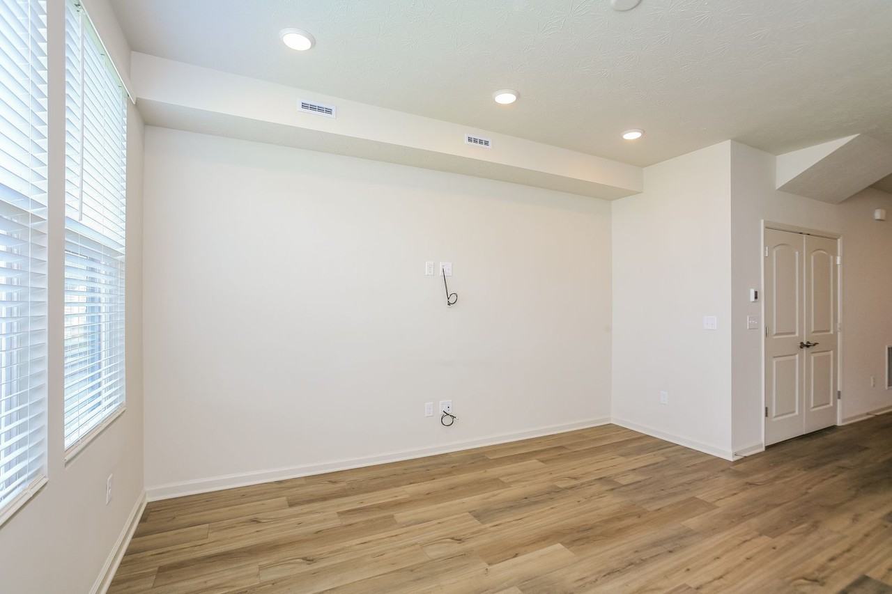 9738 Behner Dr - Photo 6 of 28