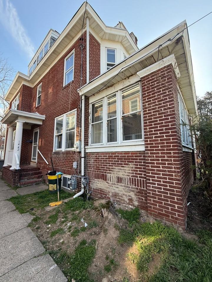 1442 W State St - Photo 2 of 29