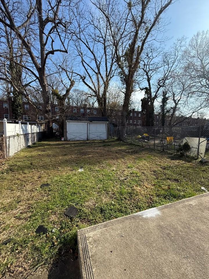 1442 W State St - Photo 3 of 29