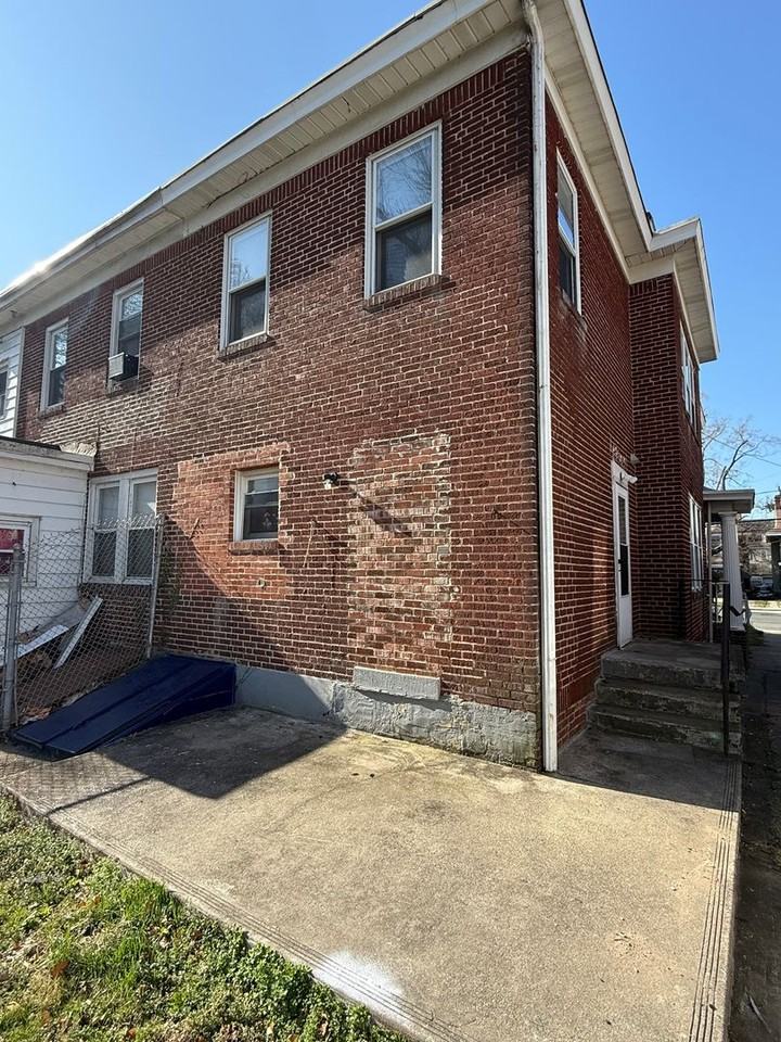 1442 W State St - Photo 4 of 29