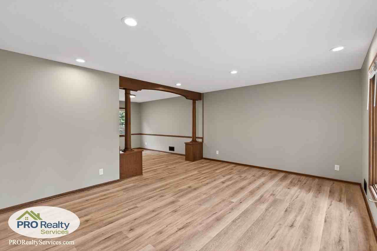 7803 49th Ave N - Photo 3 of 33